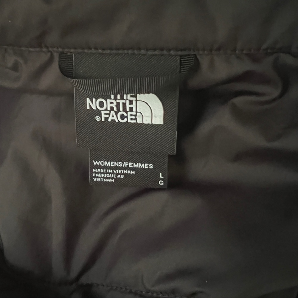 The North Face Women's Black and White Patterned Puffer Jacket - Picture 7 of 10